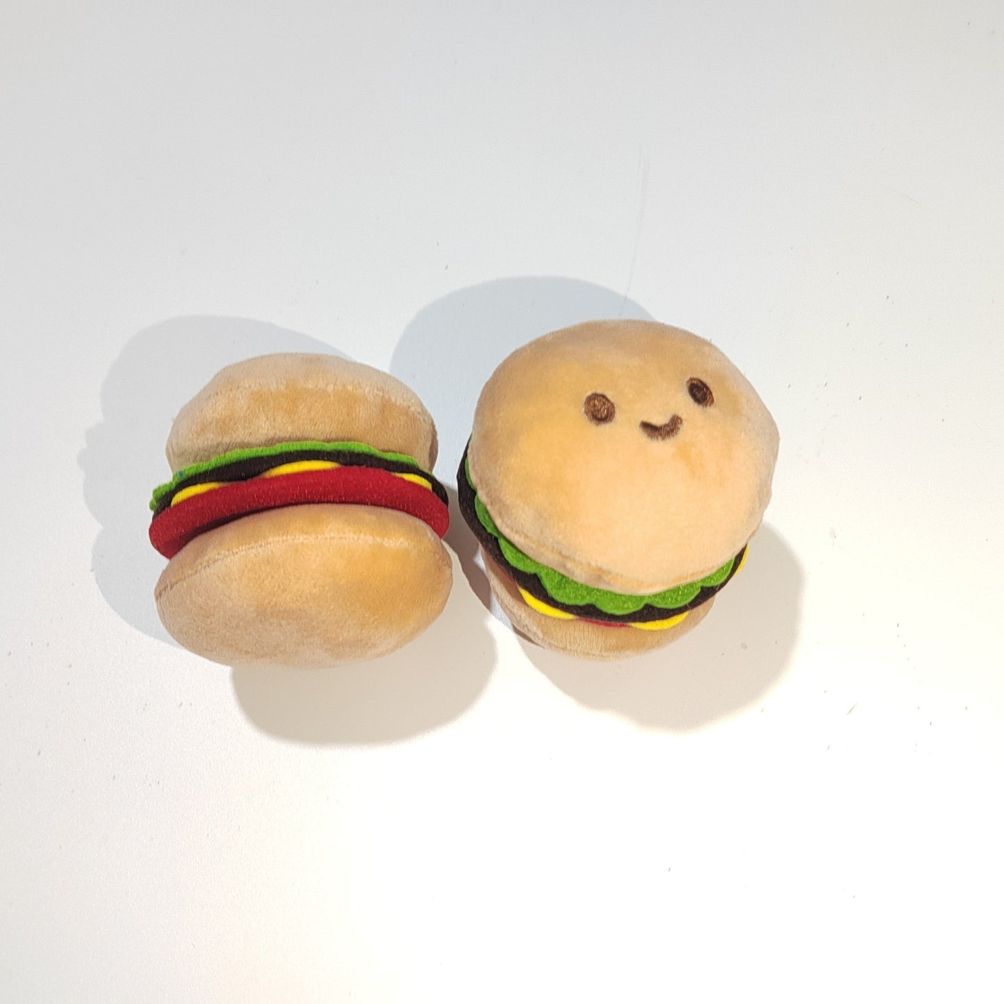 Juguete para mascotas en forma de hamburguesa - chirriante y diversión para el tiempo de juego